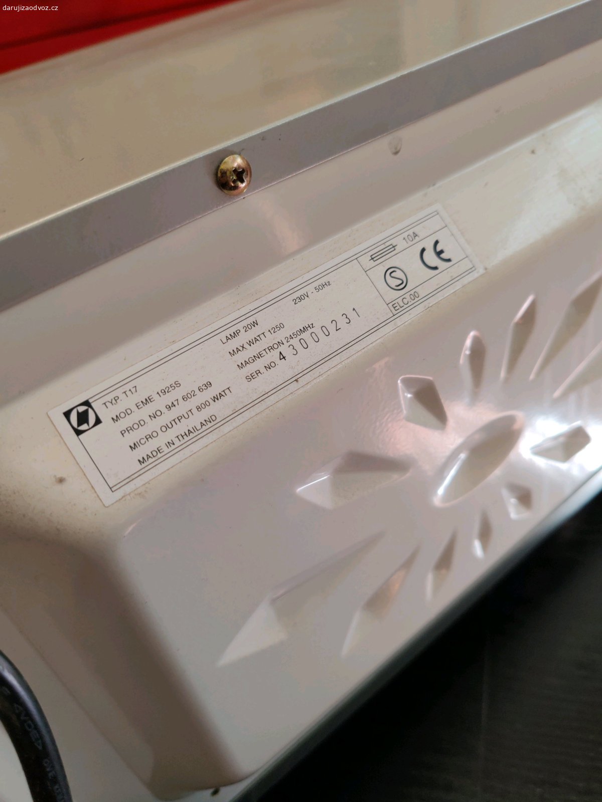 Mikrovlnná trouba (na díly). Daruji mikrovlnku Elektrolux - jiskří.
Osobní vyzvednutí v Praze Stodůlky.