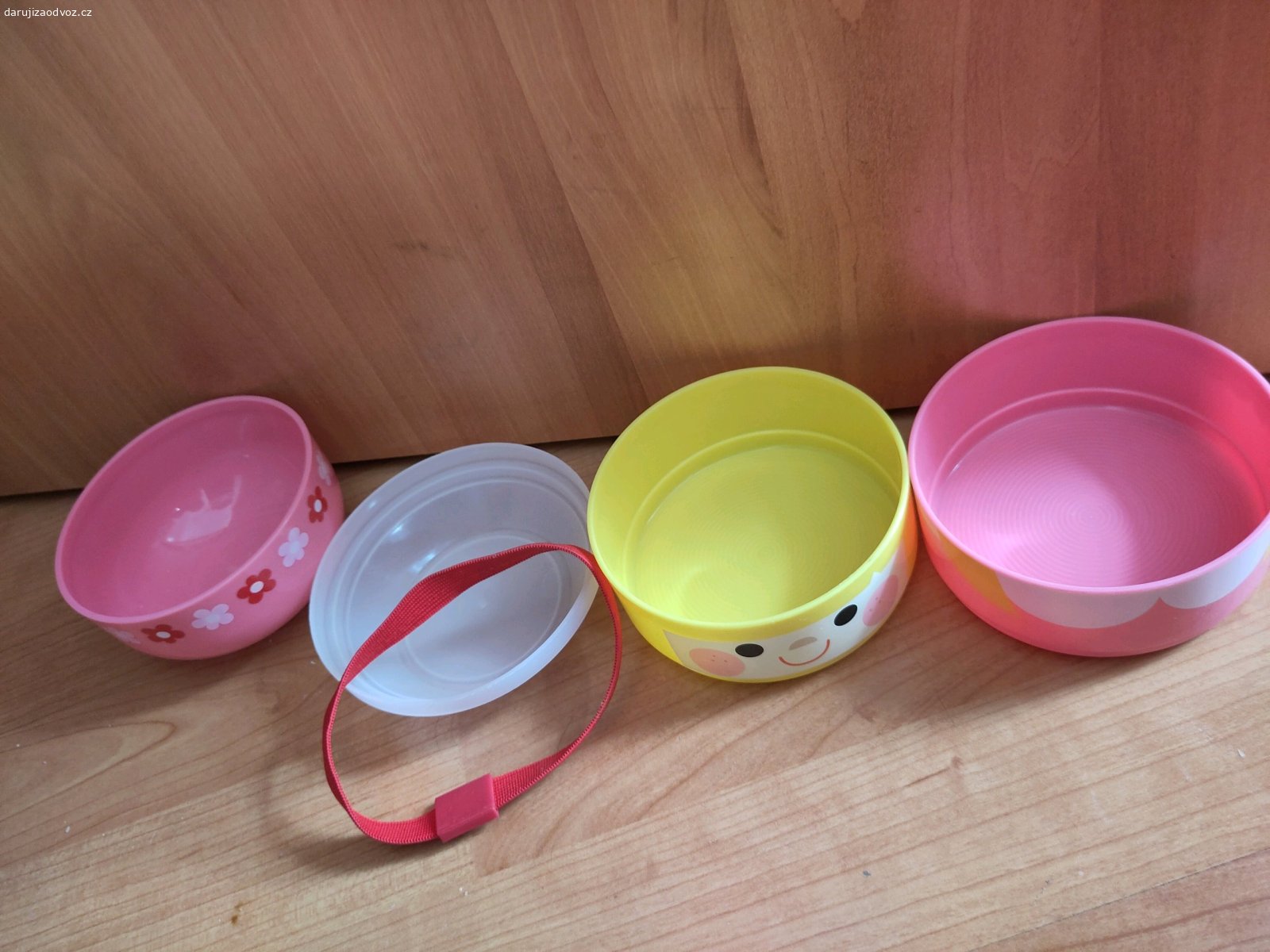 Mistička. Přenosná mistička na svačinu. Vhodnější na suché/pevné potraviny. Průměr 10 cm.