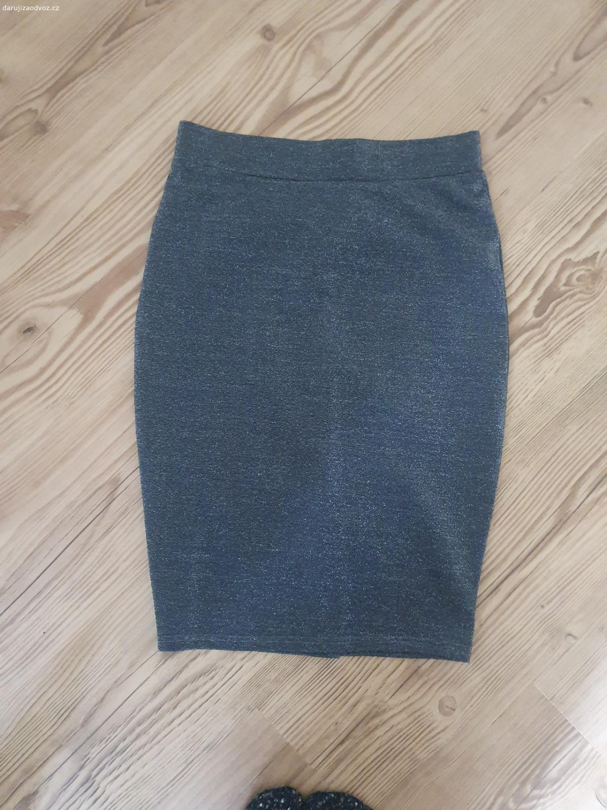 Mix dámské oblečení. Sukně M, Lehké kalhoty kratší S a svetr oversized S, lezou z něj nitky viz foto.