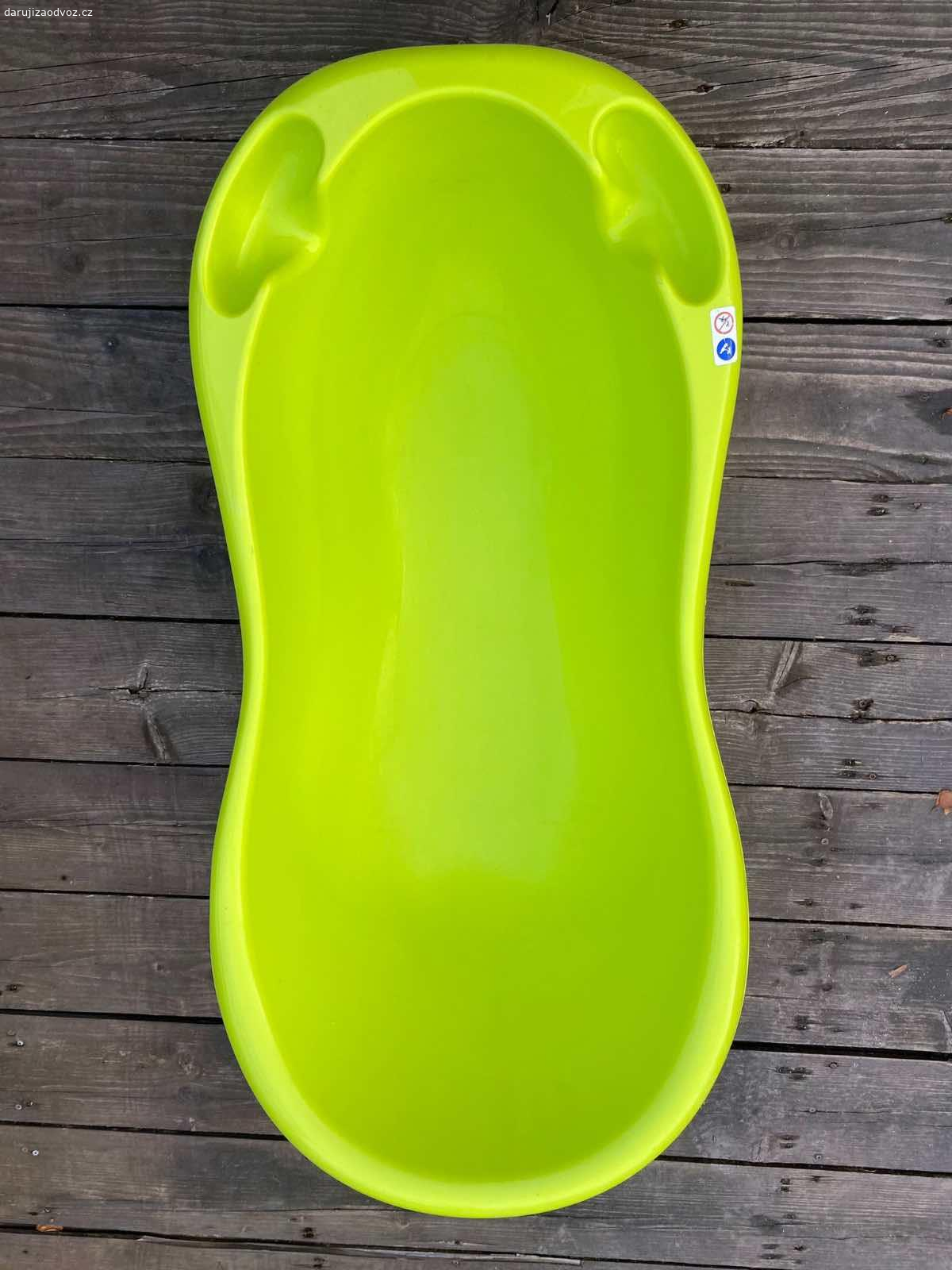 Mix dětských věcí - židlička, vanička, podložka. Daruji za odvoz z Litoměřic. Stav viz foto + popis. Věci byly na půdě, některé zabalené, některé nikoliv, je třeba je umýt. Jsou používané.

1/ jídelní židlička Chicco Polly - konstrukce v pořádku, polstrování viz foto. Používali jsme takto. 

2/ vanička pro miminko - v pořádku.

3/ přebalovací podložka

Mohu poslat více fotek.

Ovocné kapsičky potěší, nejsou podmínkou.

Prosím jen zájemce, kteří skutečně věci vyzvednou. 

V případě zájmu mohu poslat více fotek, zde nahrávání dovoluje pouze 6.