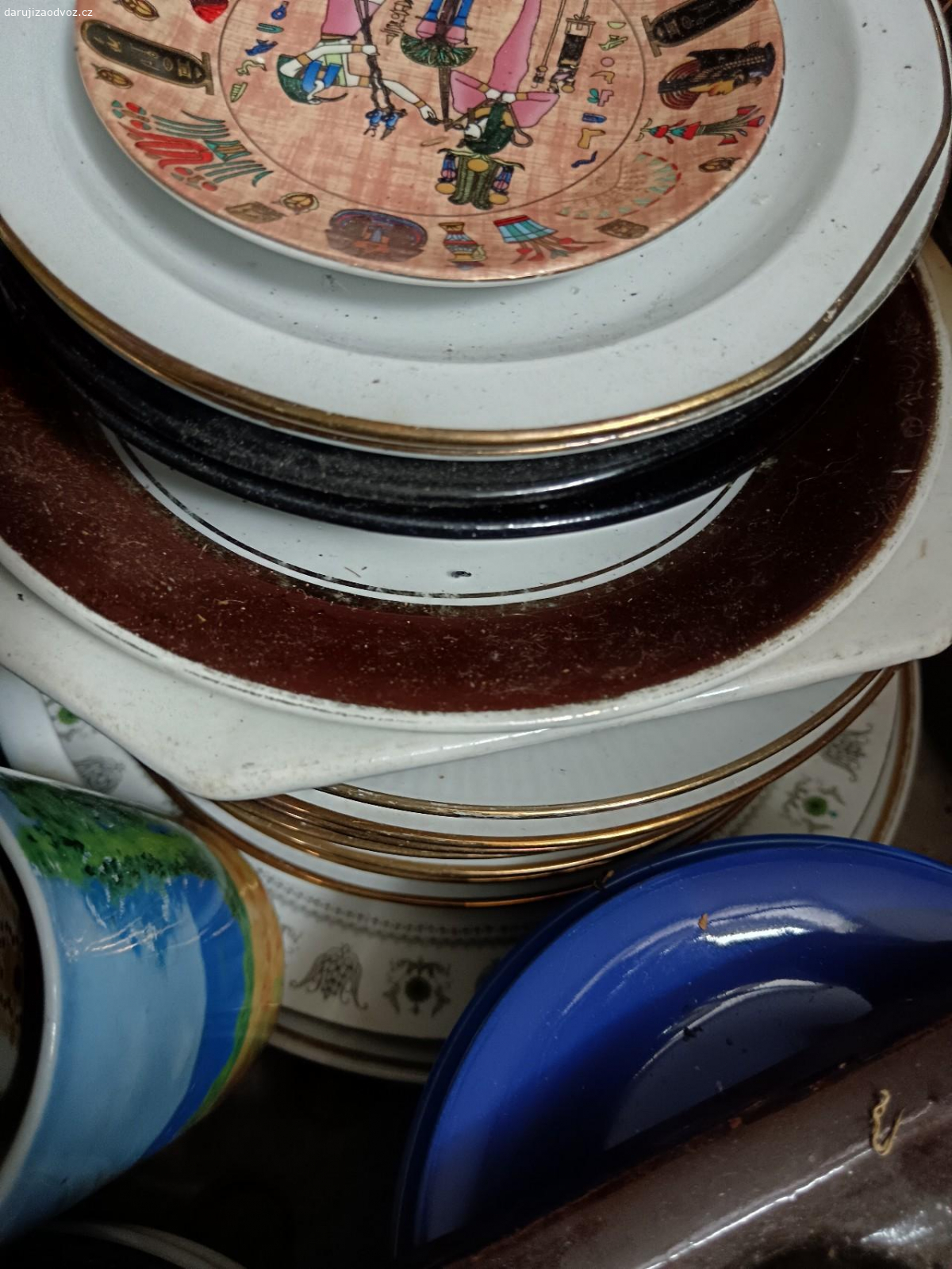 Mix porcelánu/skla. Daruji mix přebytečného porcelánu a skla. 
Talířky, podšálky, hrníčky, skleničky ..) osobní odběr