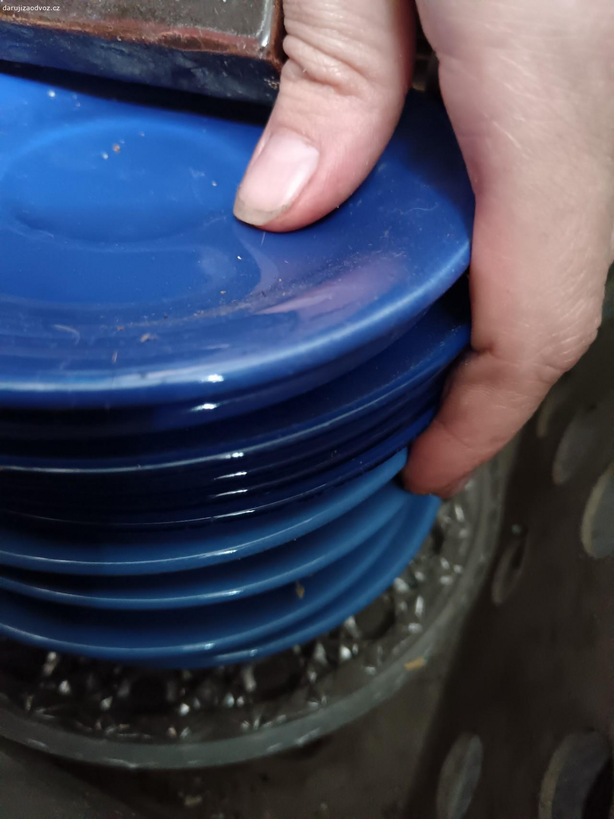 Mix porcelánu/skla. Daruji mix přebytečného porcelánu a skla. 
Talířky, podšálky, hrníčky, skleničky ..) osobní odběr