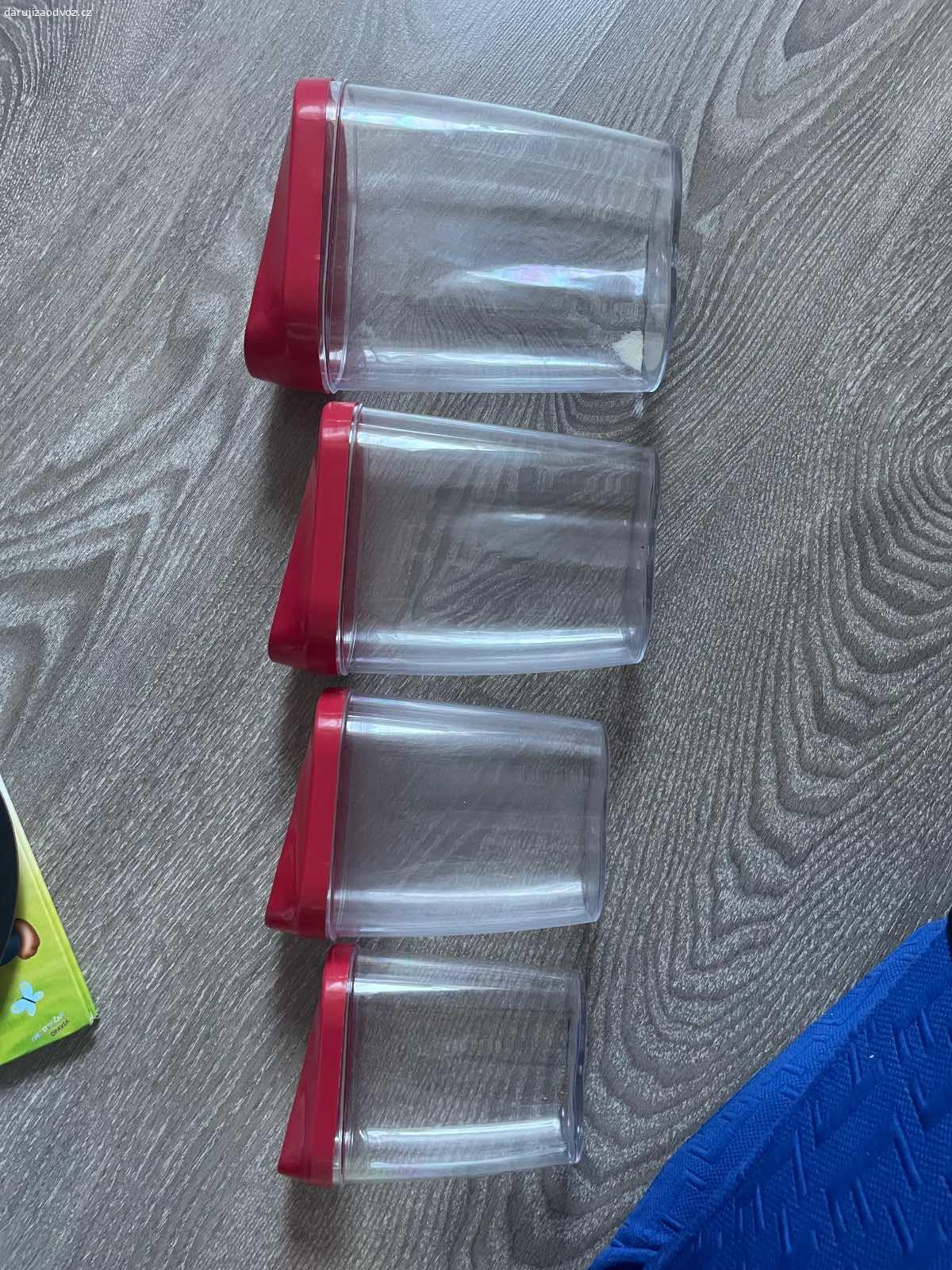 Mix. Nevezu, neposilam, prednost ma ten, kdo vezme vice veci a rychleji.