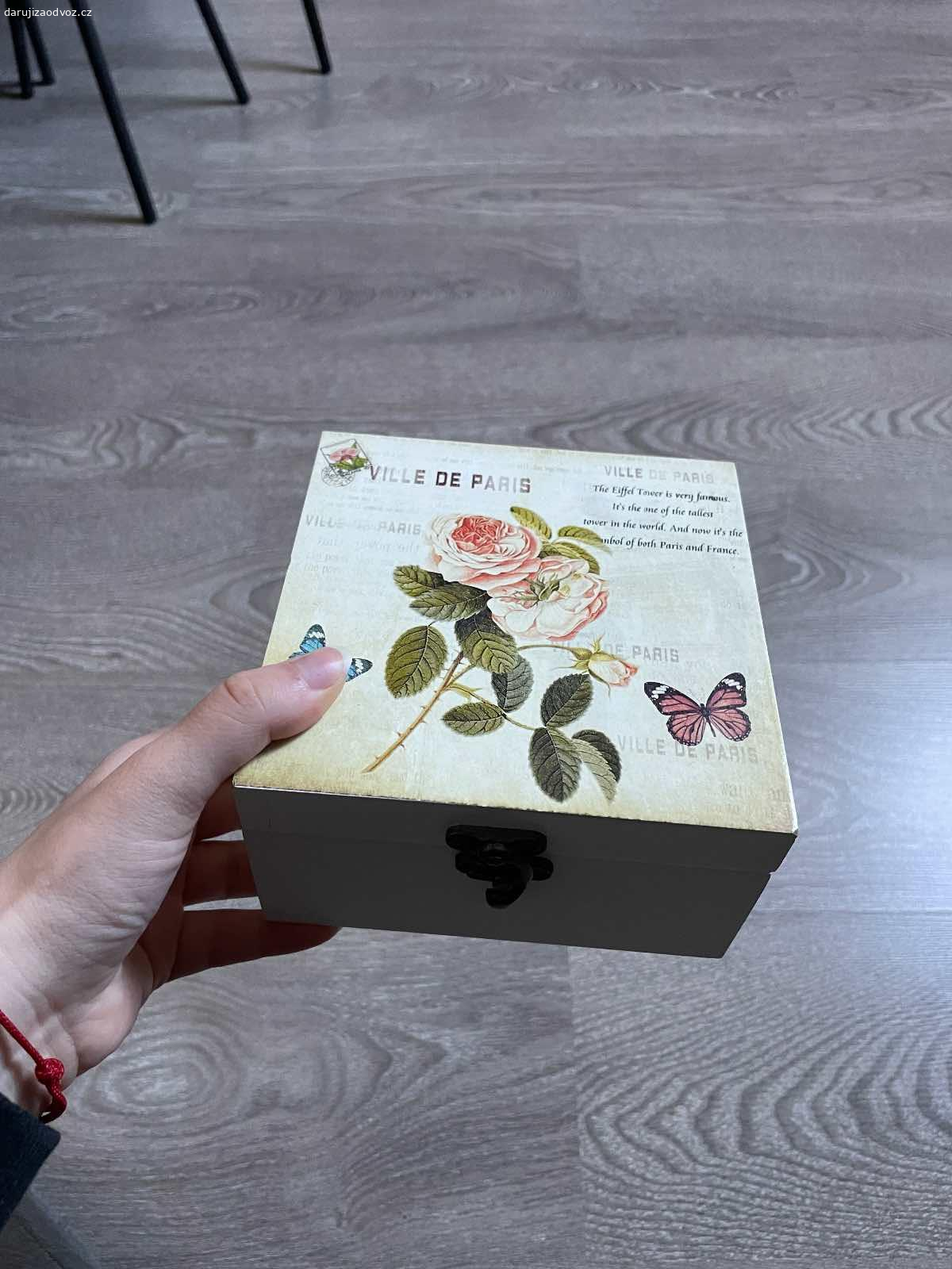 Mix. Nikam nevezu, prednost ma ten, kdo toho vezme vic naraz a rychleji.