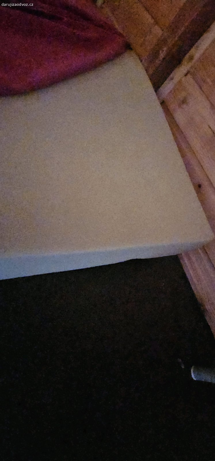 Molitanovou matraci za odvoz. Dám za odvoz molitanovou matraci obyčejná, šířka 102 cm, výška 10 cm