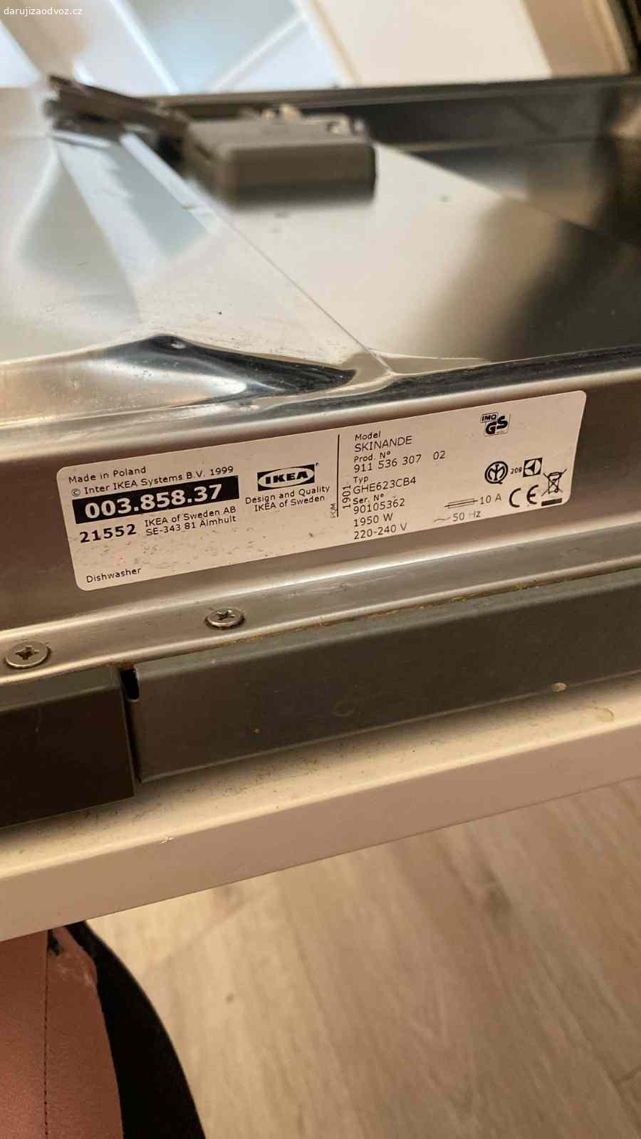 Daruji myčku na nádobí. Myčka na nádobí IKEA SKINANDE - je porouchaná, myje jen studenou vodou, má rozbitou tepelnou spirálu.