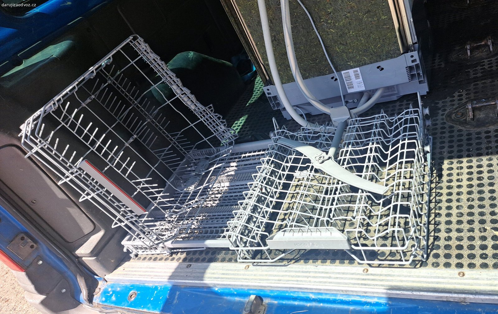 myčka Ɓosch. daruji vestavnou myčku Bosch ,svítila chyba E12. Takže asi na díly nebo opravu