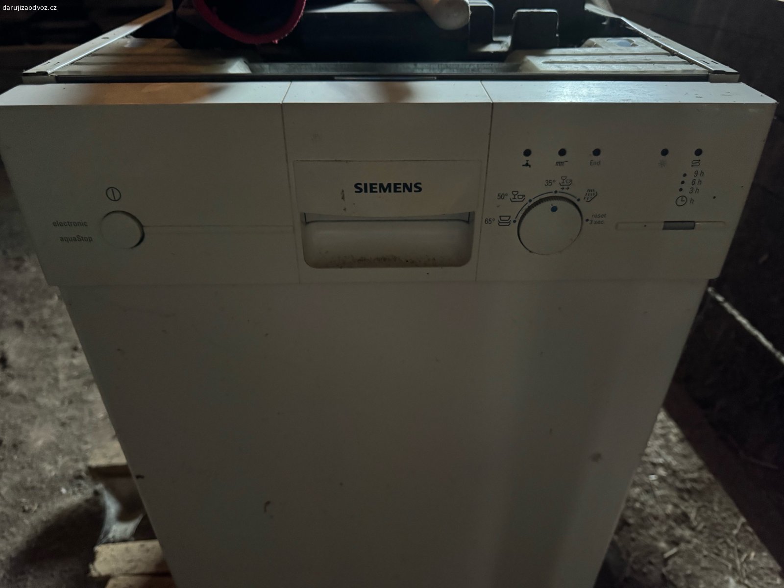 myčka siemens 45cm. 2 roky stála ve stodole, než jsme ji tam dali, fungovala, teď nemám šanci otestovat. má aquastop. upřednostňuji brzký odvoz. ocením hořkou čokoládu, není podmínkou odvozu.