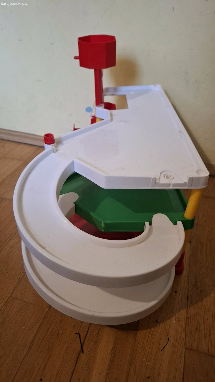 na autička garáž se 2 patry. mohu poslat