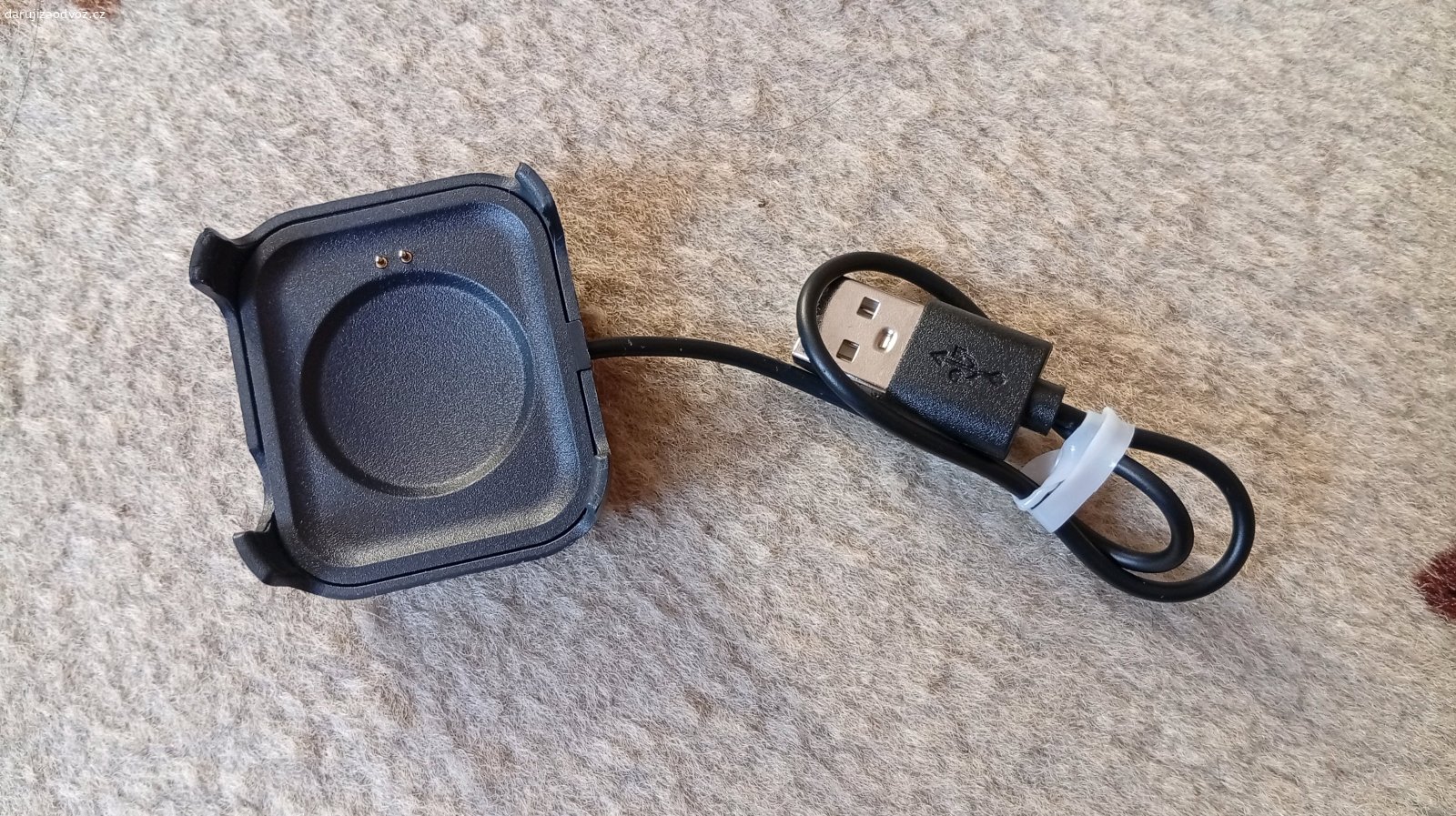 Nabíječky Kabel. 1) HW22 Smart Watch
2) Modelů P6, X16, HW22 a T500plus