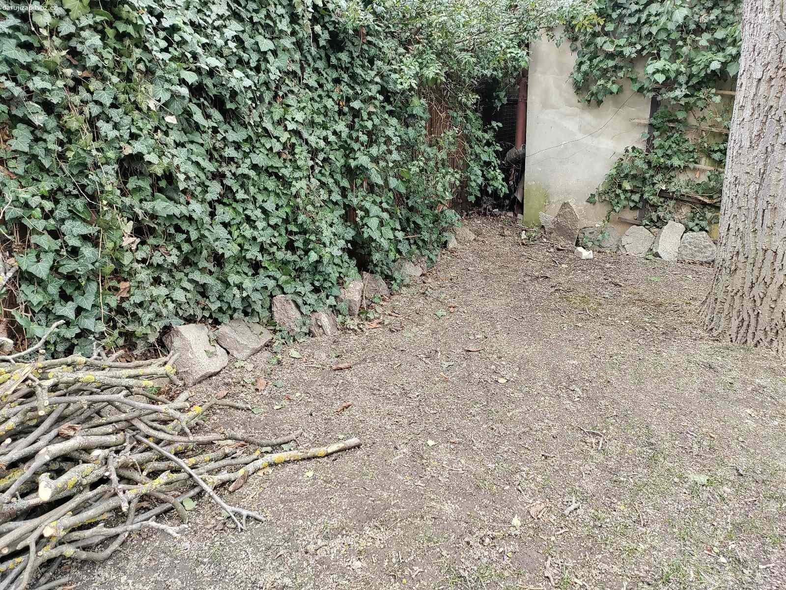 nabízím kameny na zahradu. Máme více větších kamenů, většinou žula. Nabízím za odvoz