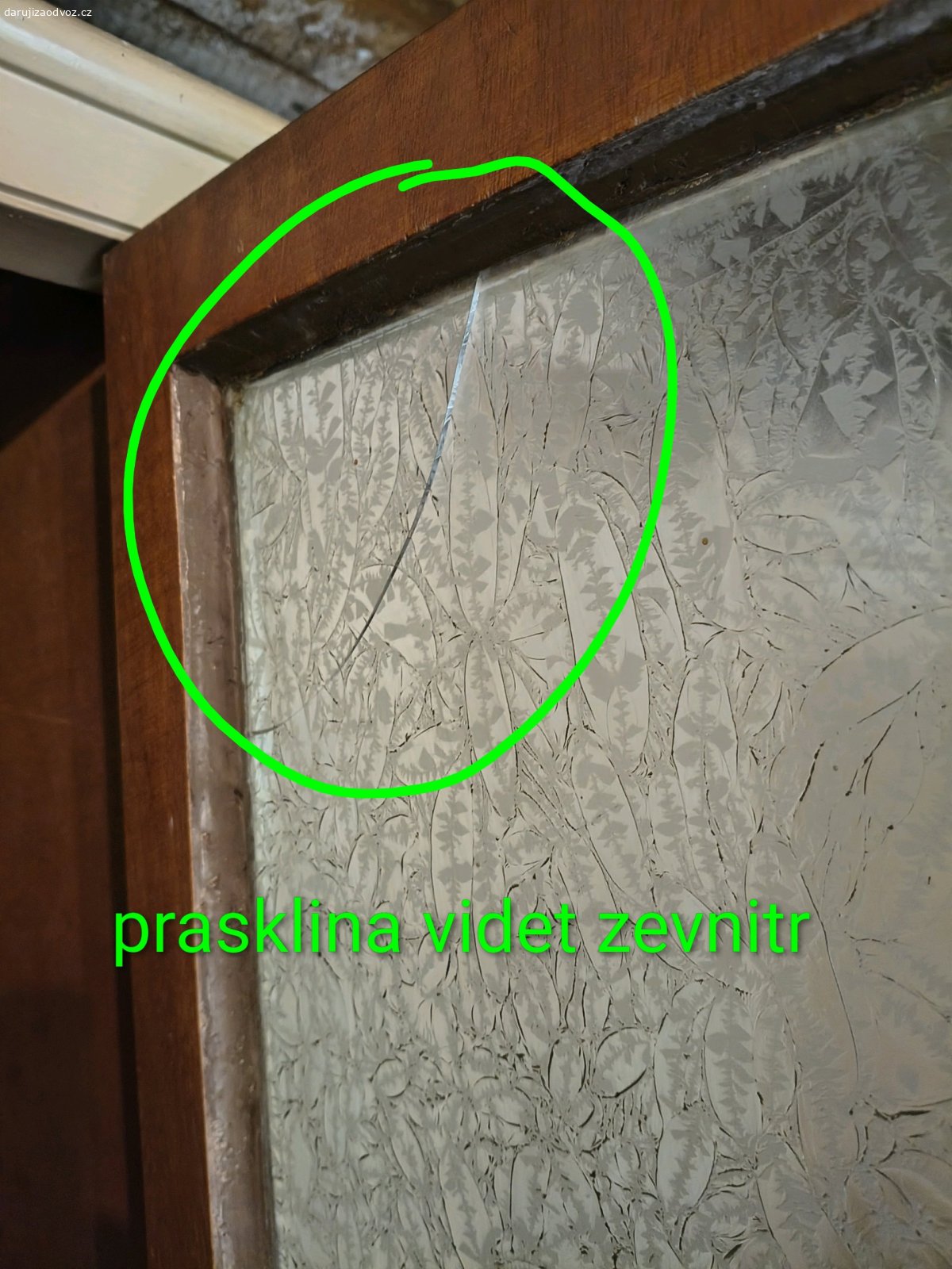 nabizim kredenc. Nabizim za odvoz peknou kredenc, funkcni klíčky, dvere, supliky. Rozmer viz foto.
Mala prasklina na dvirkach, nafoceno. Drzi, je tam jiz dlouho. Pouze osobni vyzvednuti a nalozeni i odvoz. Praha 4 Lhotka.Adresu upresnim.