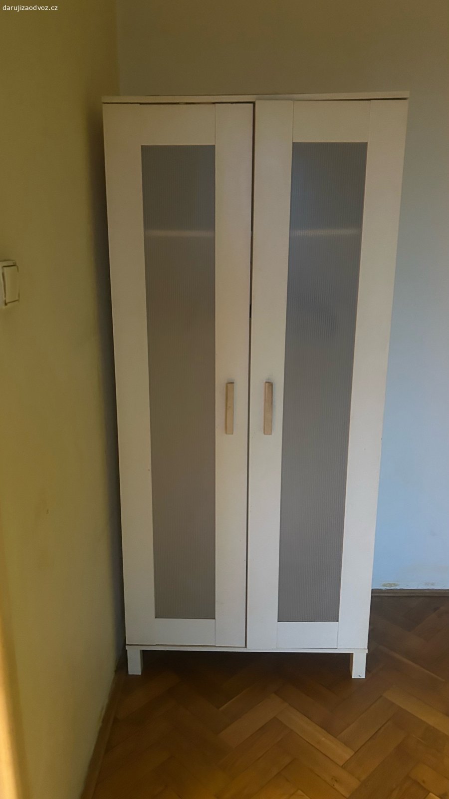 nábytek k odvozu. je třeba rozmontovat. volejte