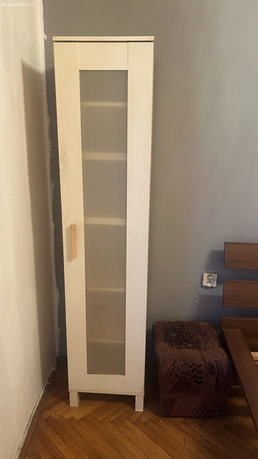 nábytek k odvozu. je třeba rozmontovat. volejte