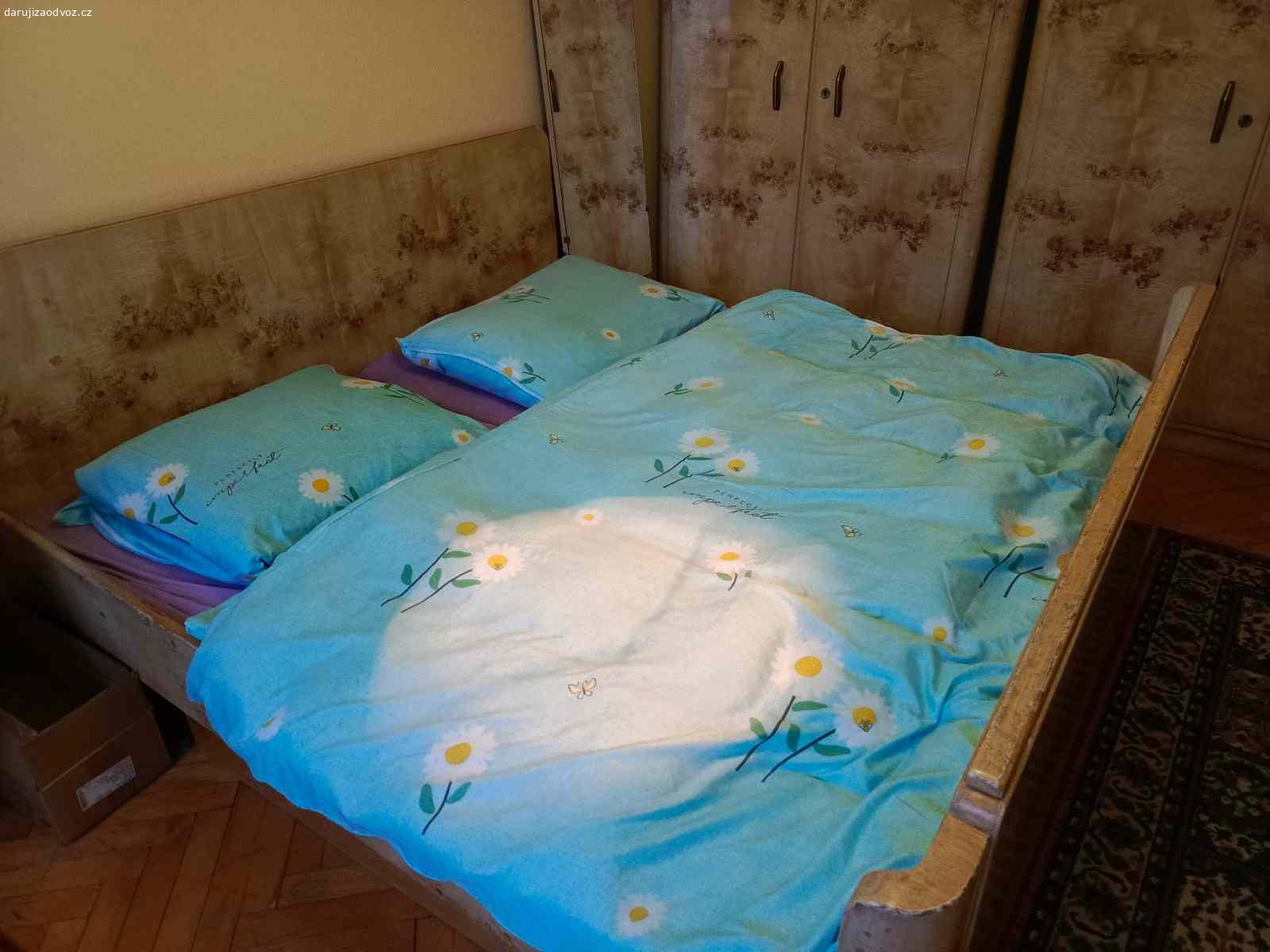 Nábytek z 60 let.. Starý lakovaný nábytek po babičce.