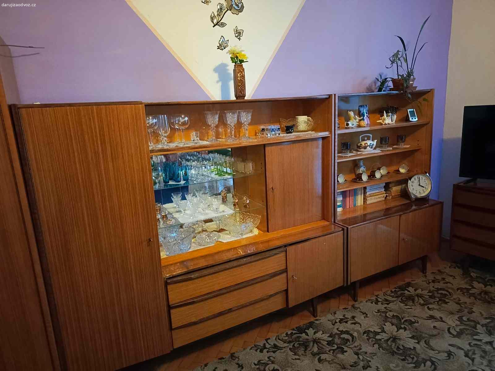 Nábytek z 60 let.. Starý lakovaný nábytek po babičce.