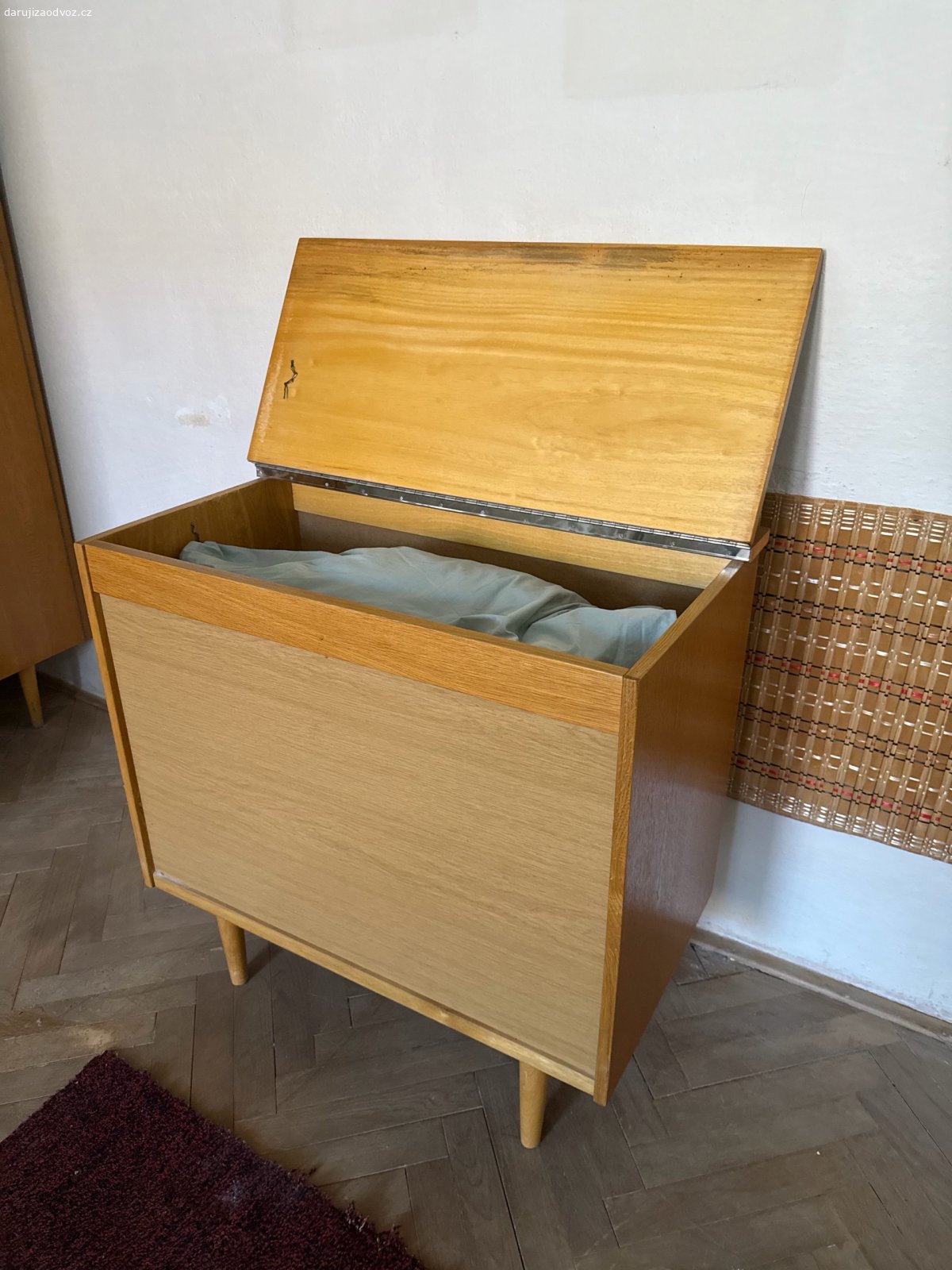 Nábytek. nabízím za odnesení a odvoz nábytek viz foto