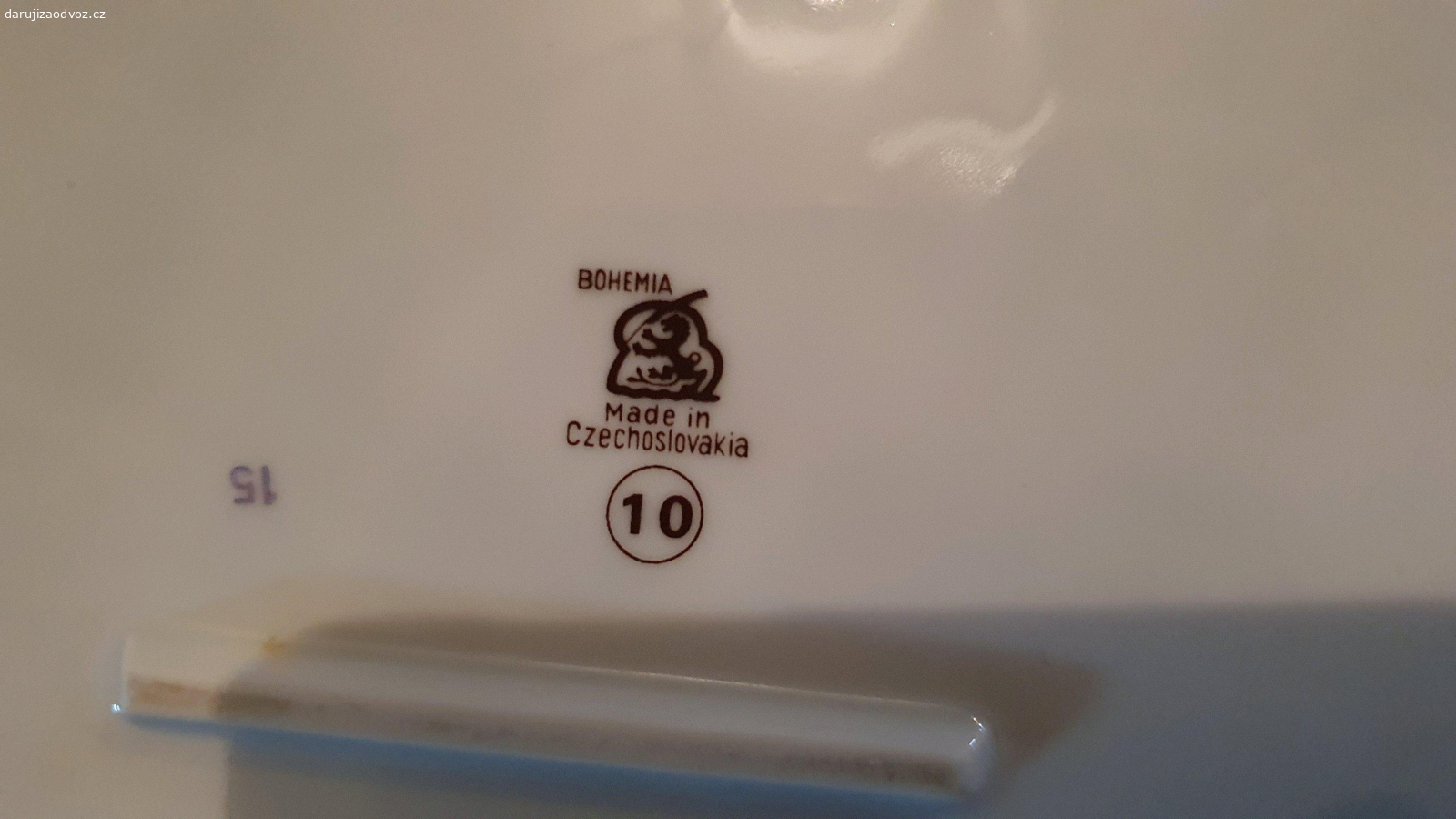 Porcelán Bohemia. daruji nádobí české značky Bohemia. Jedná se o 2 hluboké misky, 2 hrnky a 1 tác. Vše krásně zdobený porcelán do vašeho domova nebo na chaloupku.