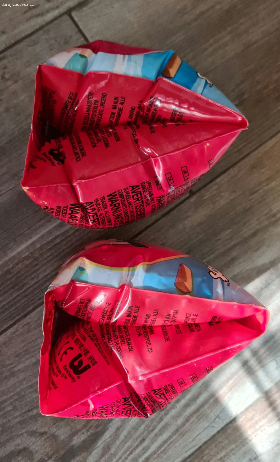 Nafukovací rukávky. Nafukovací rukávky pro děti s motivem Angry Birds. Nevyfukují se, drží takto nafouknuté již několik dní. Pro 18-30kg/3-6 let