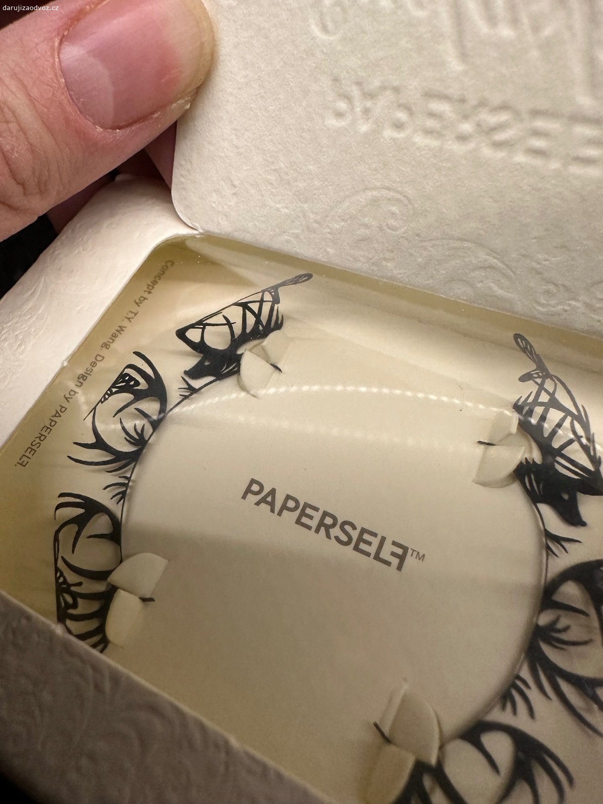 Nalepovací rasy. Paperself eyelashes. Nikdy nepouzite, leta lezi v supliku… jestli je u nich lepidlo, tak ho nepouzivat!
Nemam cas, tak pouze osobne, Mesice u Prahy
