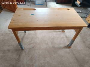 Nastavitelný stůl