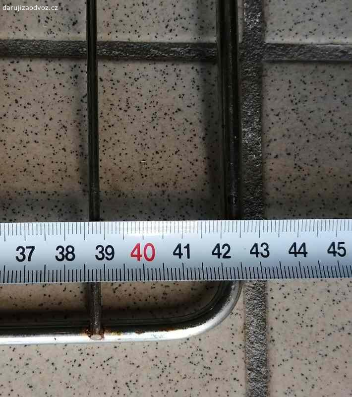 Nerezový rošt. Rozměry na obrázku, kdo převezme nejdříve, pište rovnou termín možného převzetí SMS, jsem málo na netu.