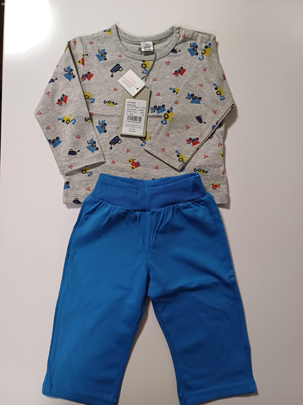 Nové značkové pyžamo Kanz. Dětské, velikost 68. Ráda bych vyměnila za 1kg jablek nebo mrkve pro zvířata.