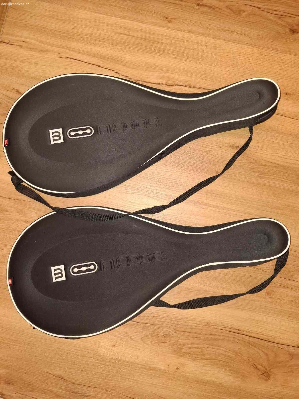 Obaly na tenisové rakety. 2x obal na tenisovou raketu značky Wilson.