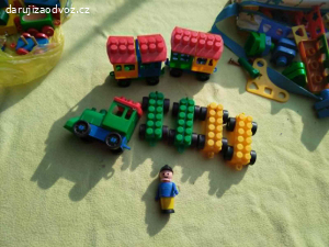 Oblečení na kluka cca 1 rok, hračky - mašinky