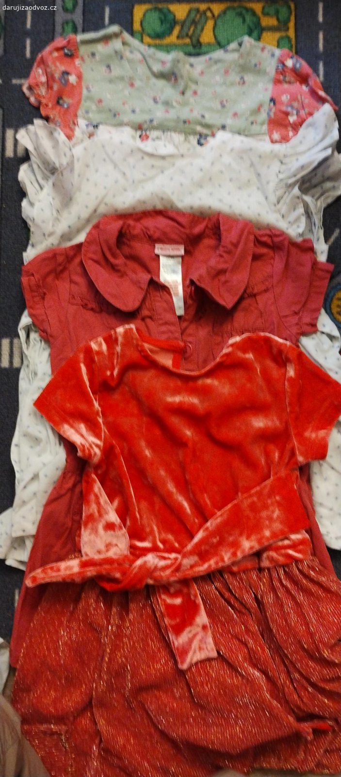 Oblečení pro holčičku  98-104. taška oblečení pro holčičku v dobrém až výborném stavu, vhodné pro věk cca 3-4 roky, taška obsahuje i další věci než je na fotkách