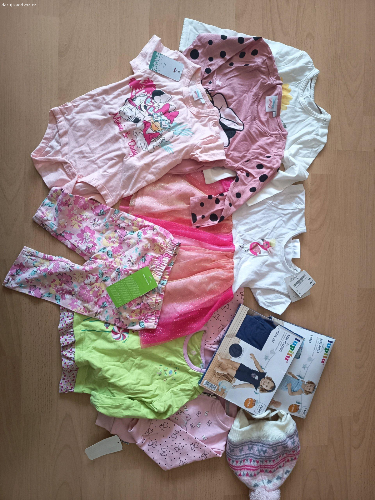 Oblečení pro holčičku. Vše nepoužité, některé věci s visackou, velikosti od 68 do 80, k vyzvednutí na Černém Mostě, v případě zájmu prosím pište SMS
