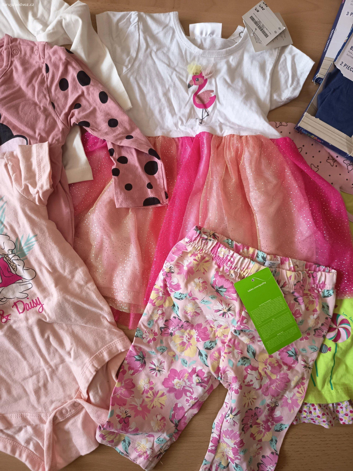 Oblečení pro holčičku. Vše nepoužité, některé věci s visackou, velikosti od 68 do 80, k vyzvednutí na Černém Mostě, v případě zájmu prosím pište SMS