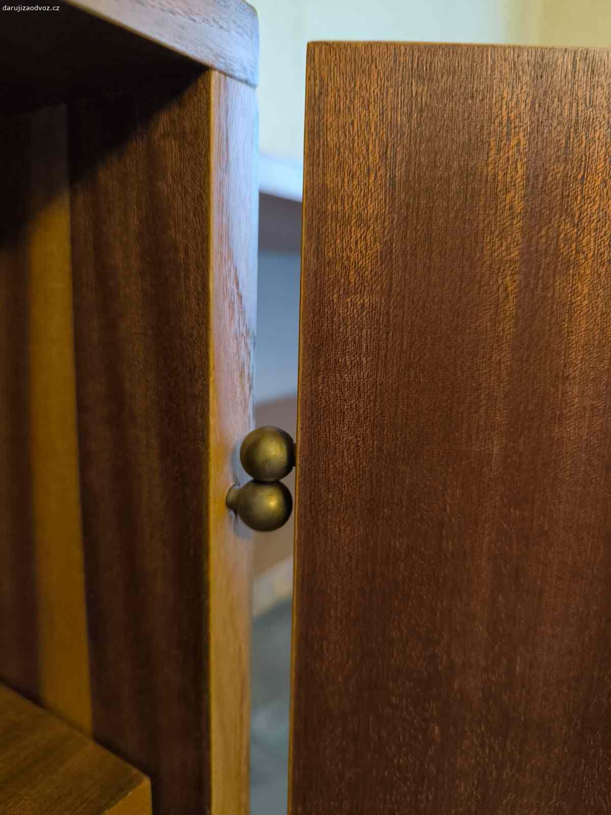 Obývací stěna. Obývací stěna, peřiňák, gauč a konferenční stolek