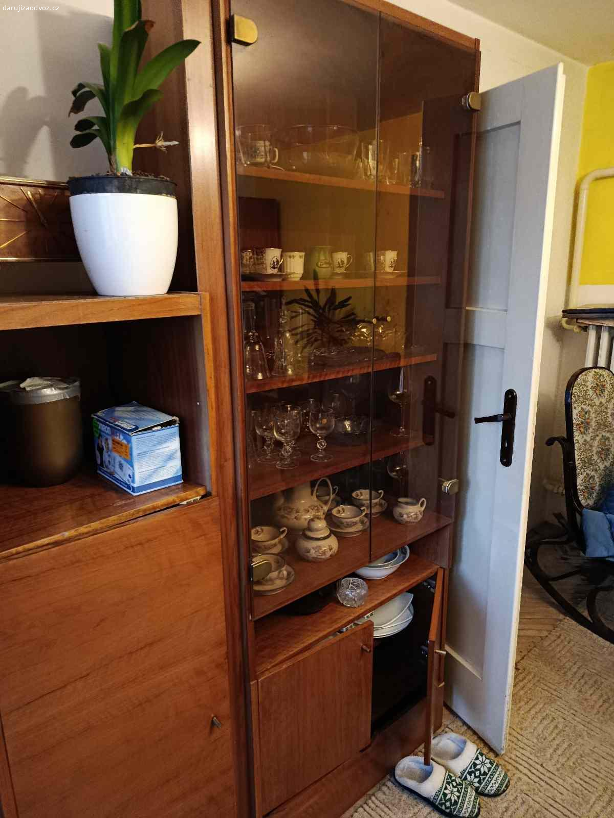 Obývací stěna. Masivní, lze i po částech