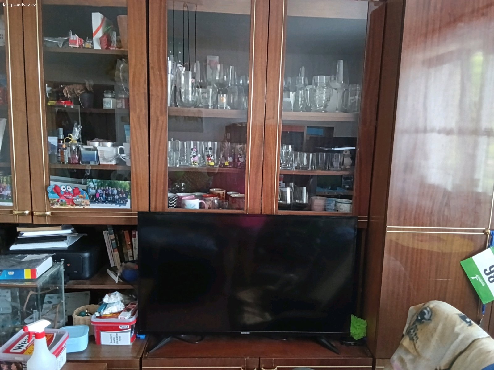 obývací stěna. Daruji obývací stěnu.Mnoho úložného prostoru.Spěchá