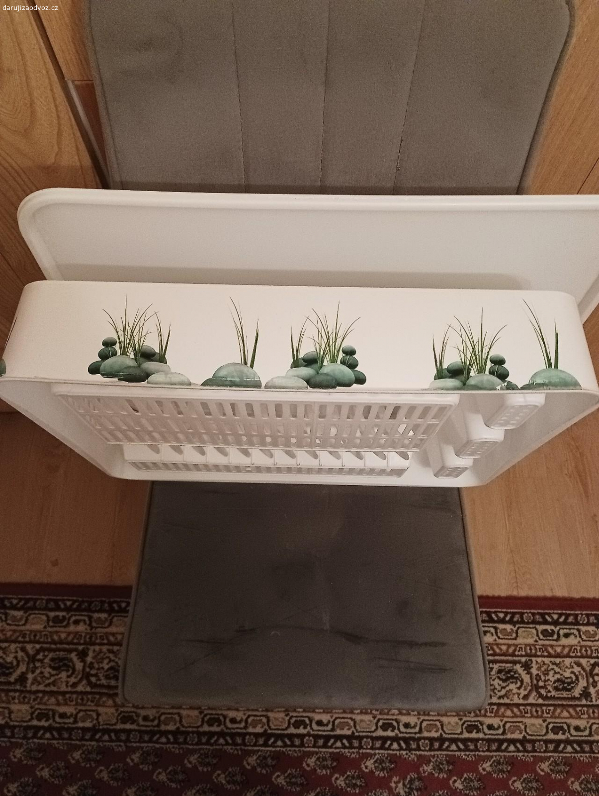 Odkapávač na nádobí. Daruji tento málo používaný odkapávač.