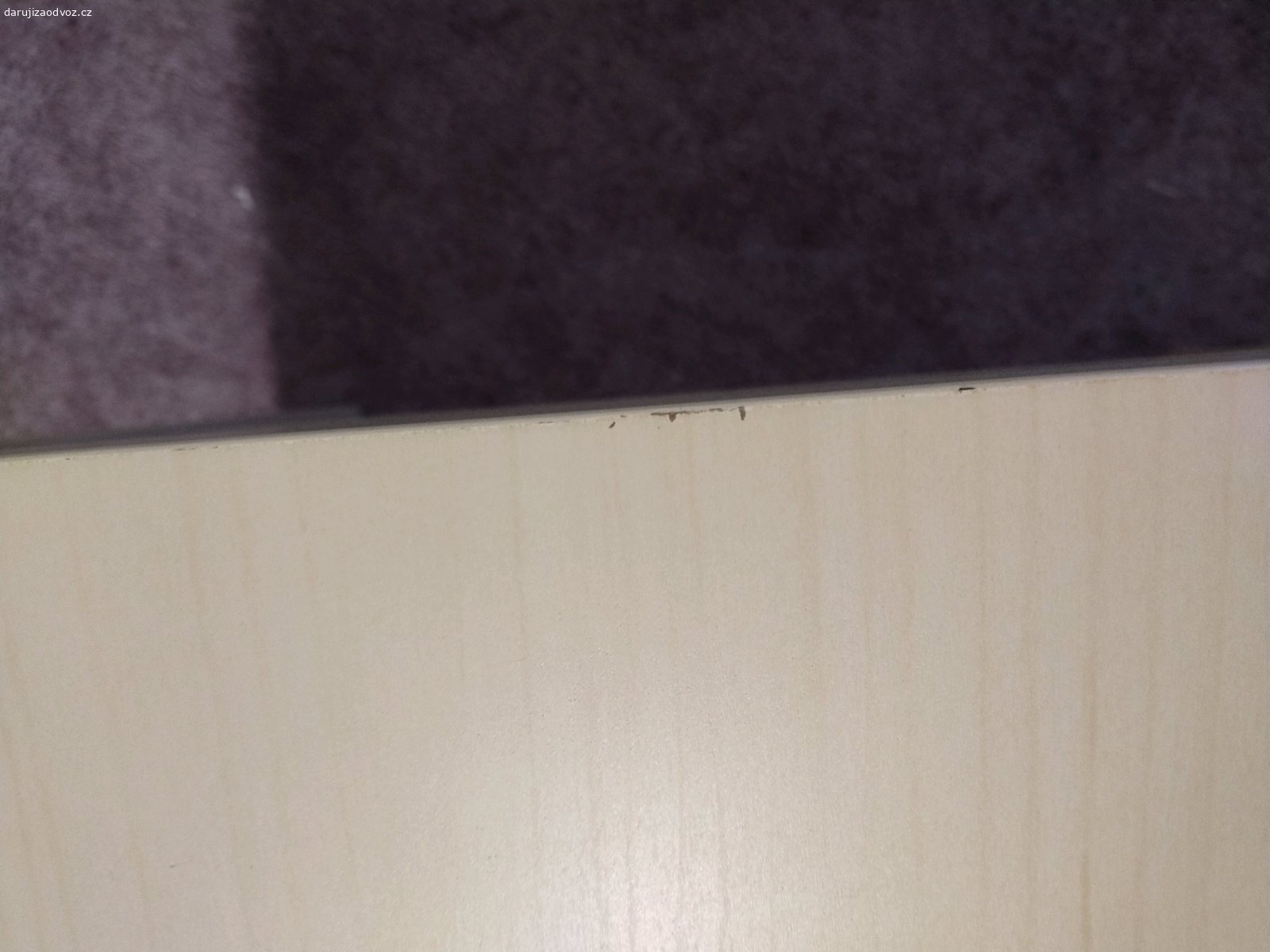 odkládací stolek Ikea. velikost 55x55x45, v pěkném stavu, nedostatky z běžného opotřebení vyfoceny