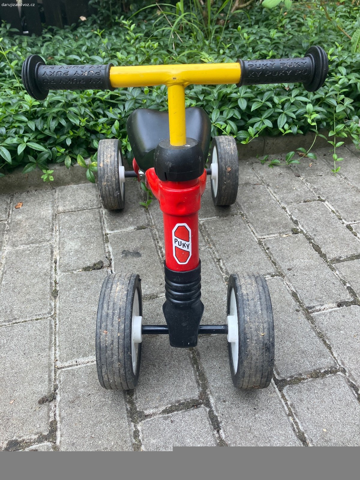 Odráželo. Dobrý den, 
Daruji za odvoz odráželo. Naše z něho již vyrostlo. Ani není moc používané. :-)

Díky