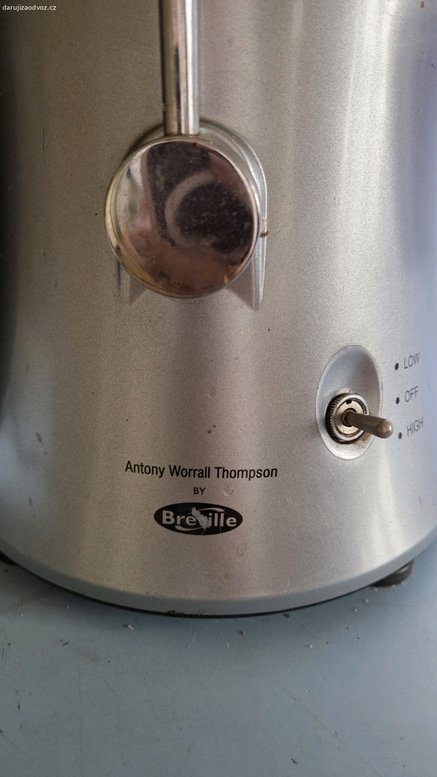 Odšťavňovač. Stary, ale plne funkcni.