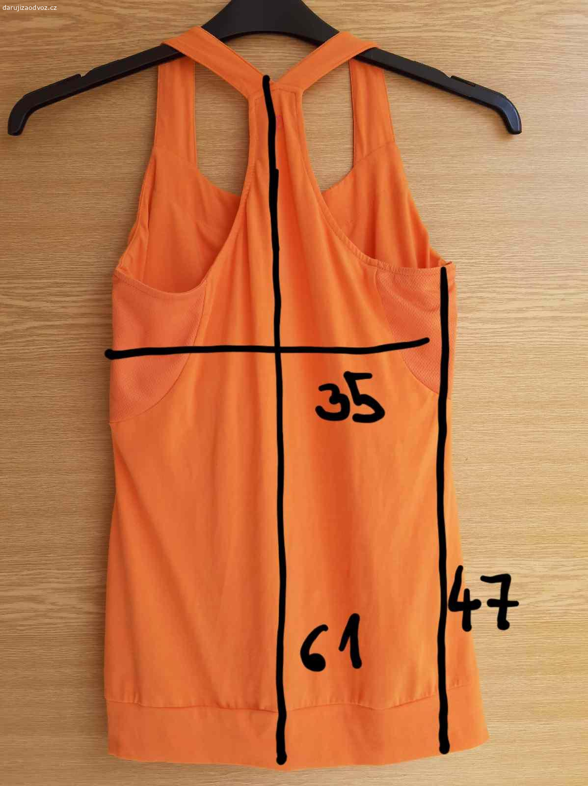 Oranžový sportovní top Reserved, vel. M. Daruji oranžový sportovní top značky Reserved, velikost M. Nenošený, výborný stav. Uvedené rozměry měřeny plošně a jsou spíše orientační, je to strečový materiál.
Předání Praha, Karlovo náměstí, vedle prodejny Albert, mezi 17:00 a 20:00.