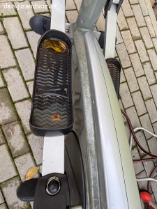 Orbitrek stoji venku