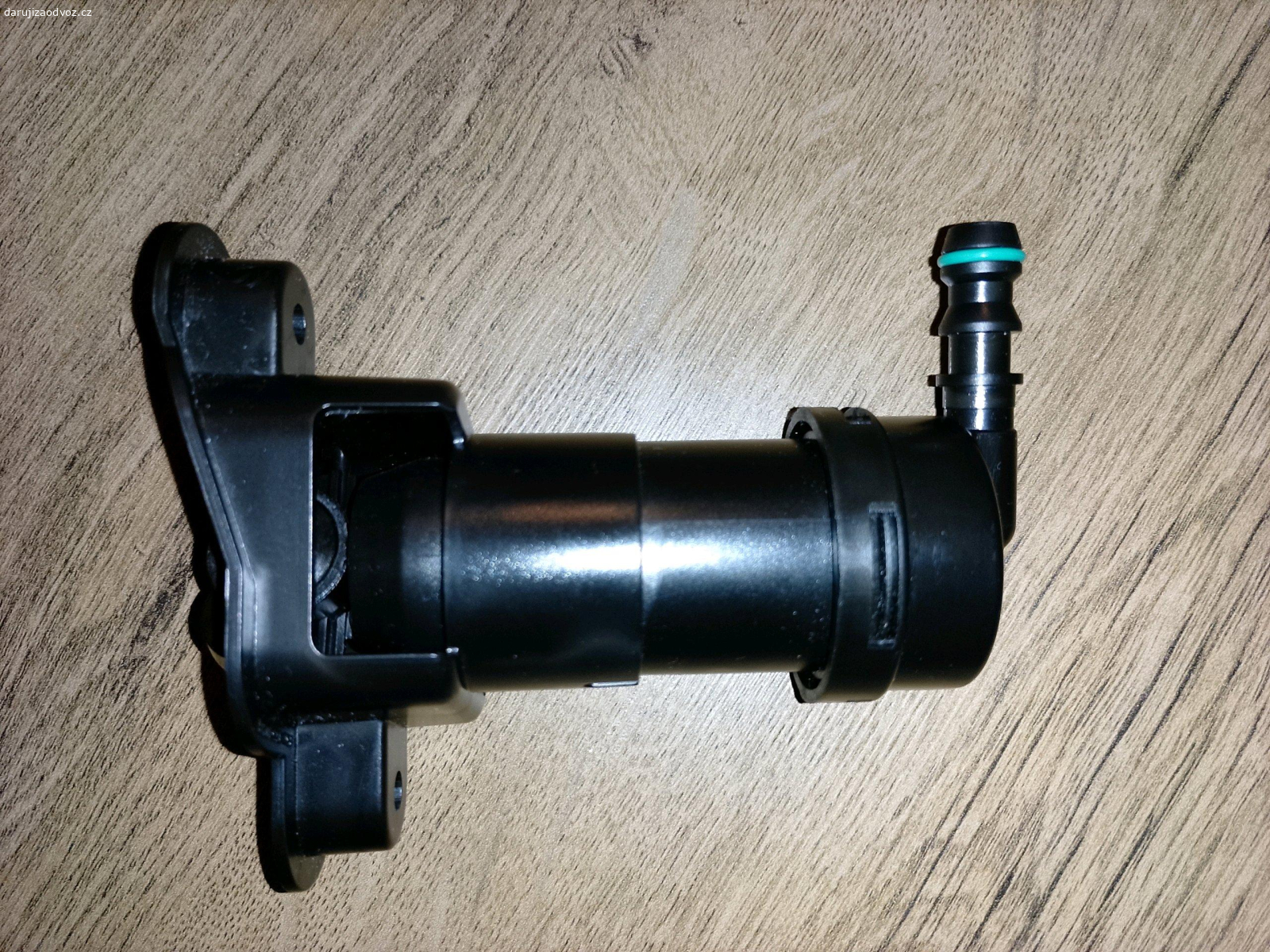 Ostřikovač světla Audi. Nepoužitý, kupoval jsem na pravé světlo Audi A4 2005, ale nesedělo na S-Line. Můžu i poslat.