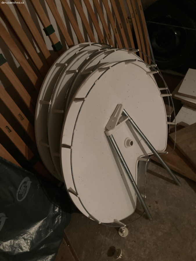 otočný mechanizmus do rohové kuchyňské skříňky
