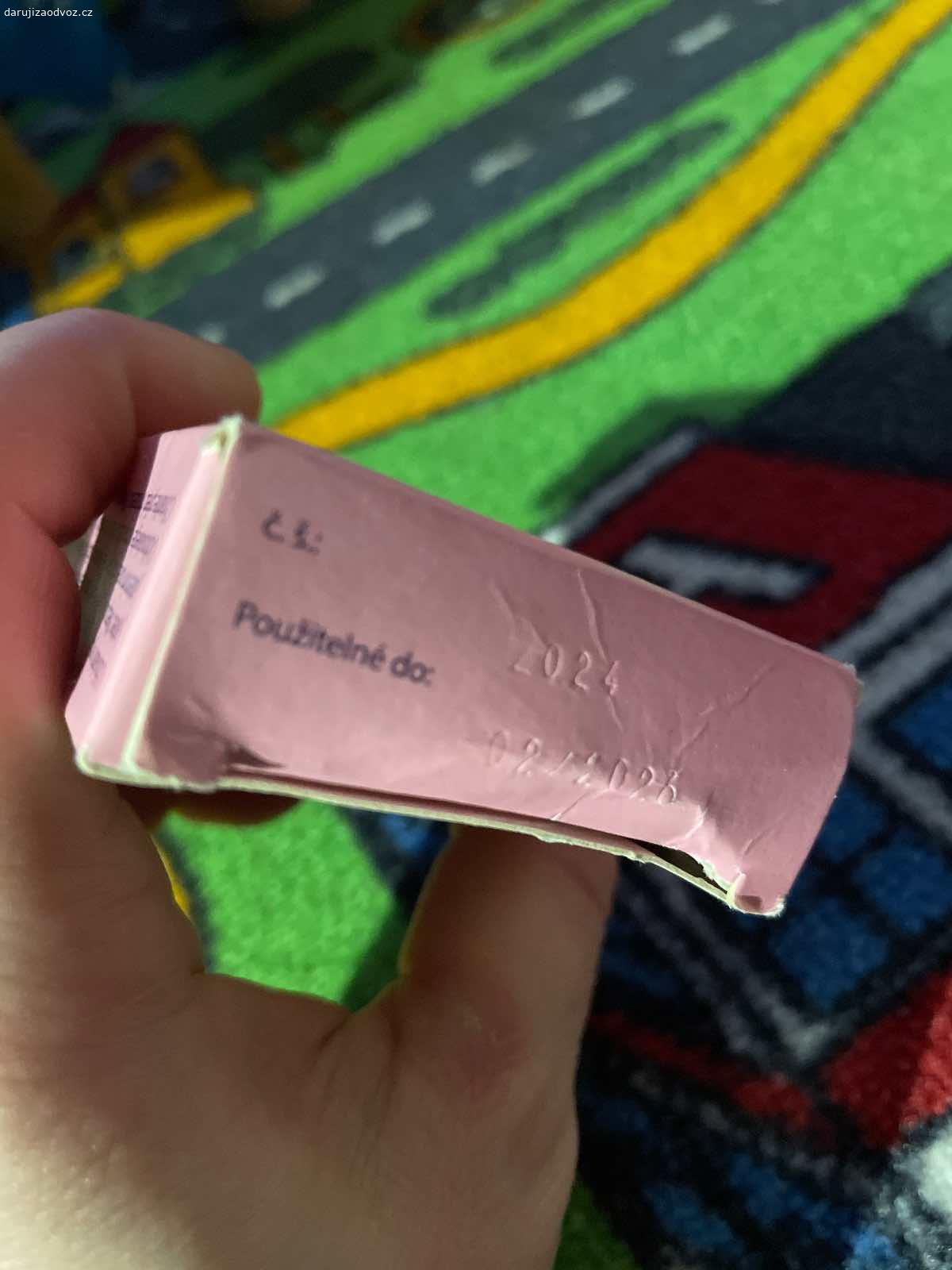 Panadol Baby 125 mg čípky. Daruji za poštovné. 

Nové, nepoužité balení, jen krabička dostala dost zabrat od skladování mezi ostatními léky v lékárnicce. Syn už by aplikaci odmítal. 

Za zprávu emailem predem děkuji.