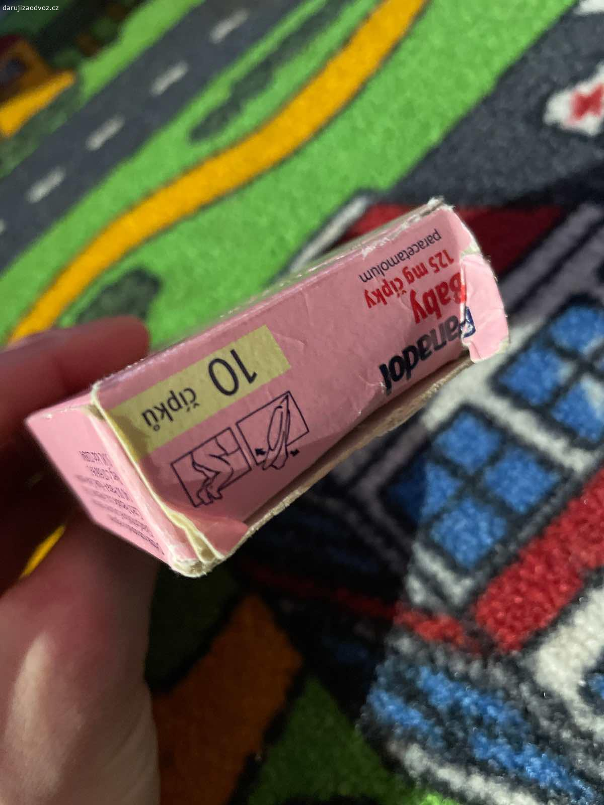 Panadol Baby 125 mg čípky. Daruji za poštovné. 

Nové, nepoužité balení, jen krabička dostala dost zabrat od skladování mezi ostatními léky v lékárnicce. Syn už by aplikaci odmítal. 

Za zprávu emailem predem děkuji.