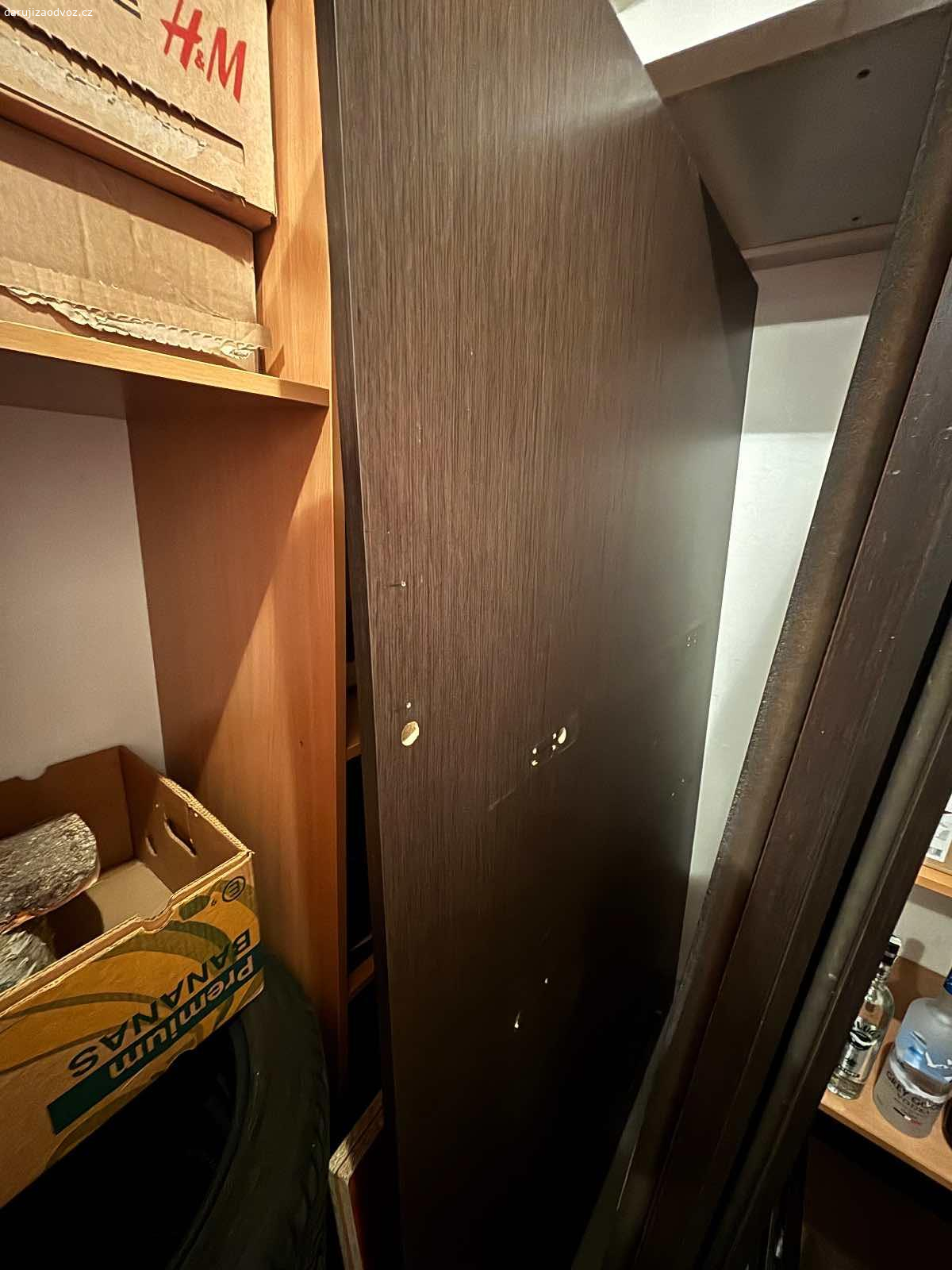 Panely dřevotřísky. Jsou vážně velké odvoz je na dodávku.