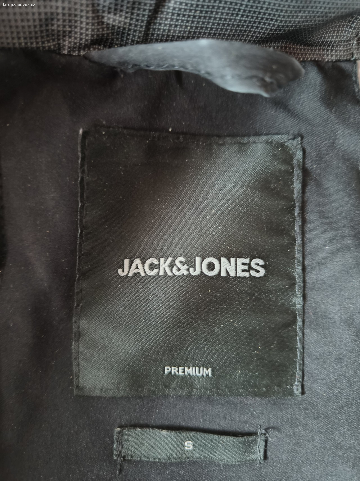 pánská černá bunda vel. S. dle mého spíš M , stav dobrý - látka je u zapínání trochu vybledla