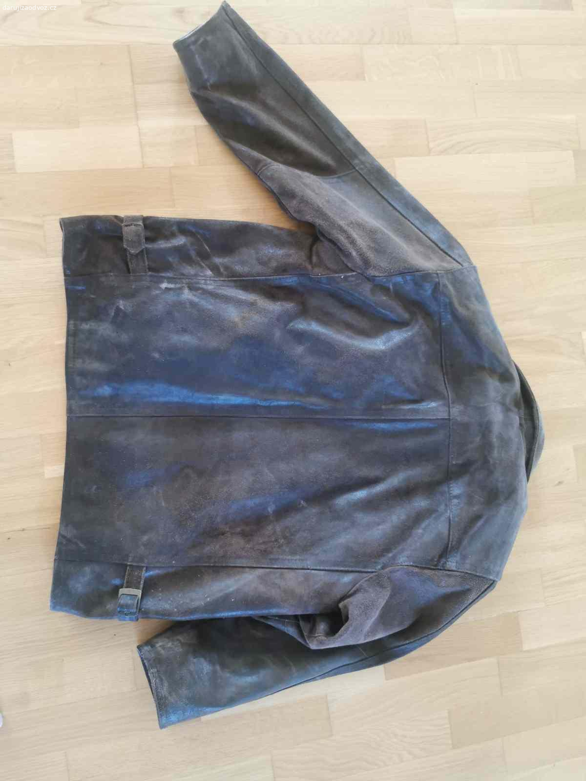 Pánská kožená bunda vel. L. Pánská kožená bunda, nošená, stav uspokojivý, možné využít např. na karneval