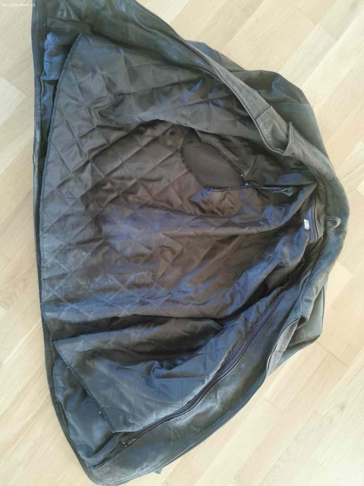 Pánská kožená bunda vel. L. Pánská kožená bunda, nošená, stav uspokojivý, možné využít např. na karneval