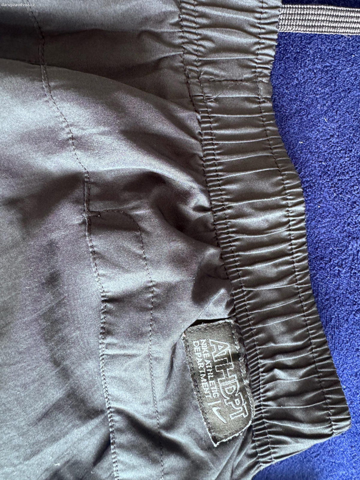 pánské Nike kalhoty. vel L, zapínání dole na nohách, nošené sezonu, nekomu udělají jeste radost 
osobní předání - poprosím Colu zero lahev anebo zásilkovna komplet 120,-